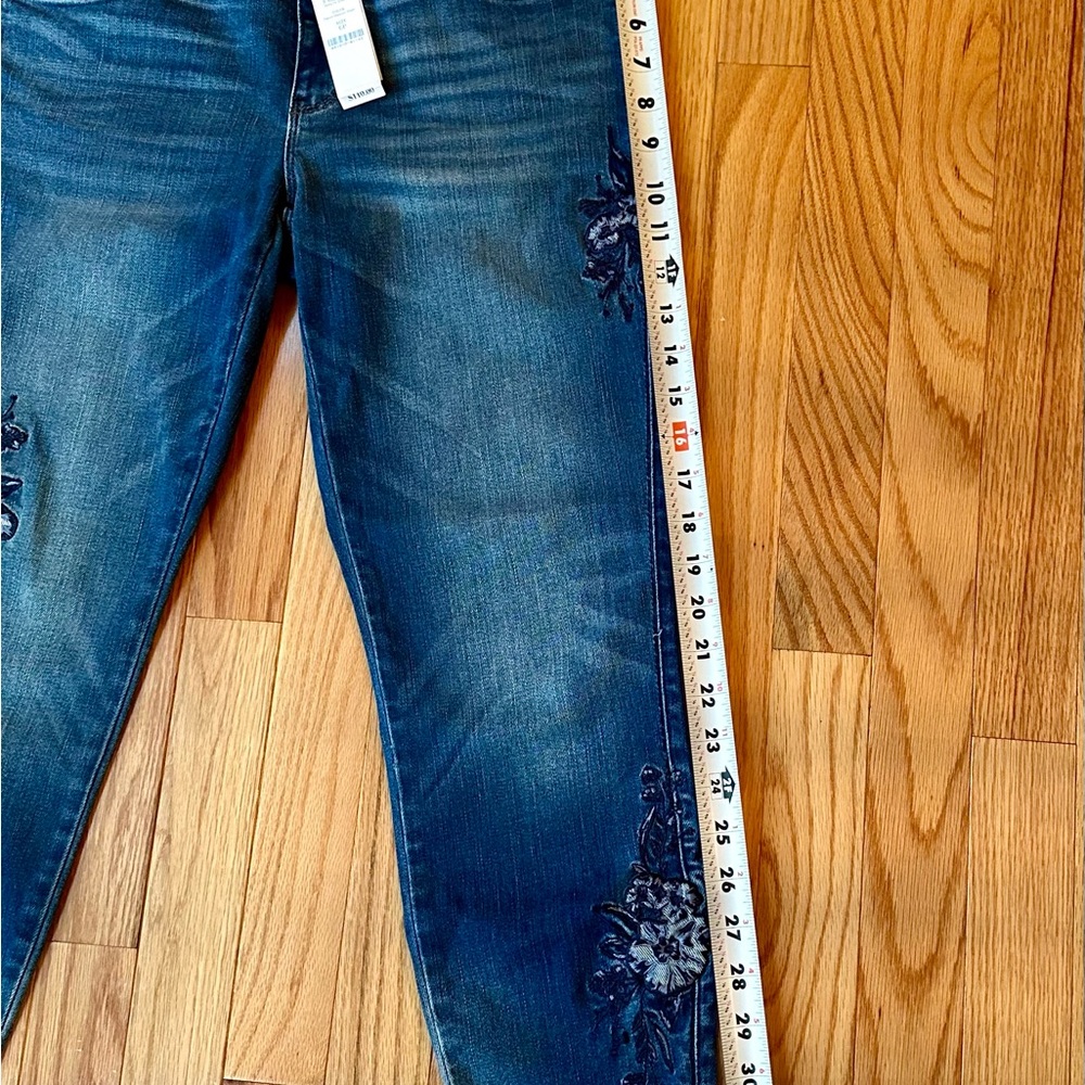 White House Black Market Denim Skinny Jeans with Floral Pattern - Picture 6 of 8